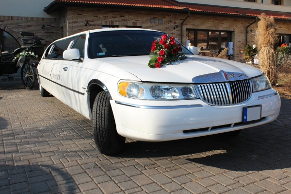 CARS AND LIMOUSINES FOR WEDDINGS